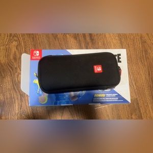 Nintendo Switch Nintendo Switch Fortnite Wildcat Bundle (Renewed)